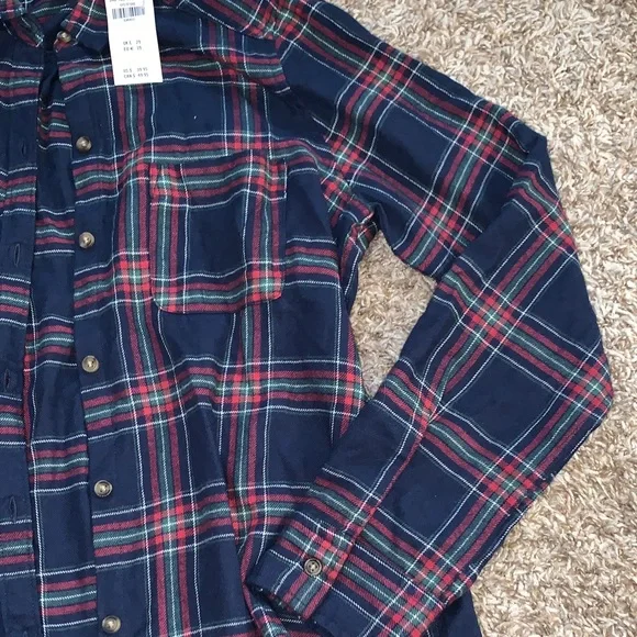 NWT Hollister Women’s Navy and Red Plaid Button-Front Boyfriend Fit Shirt Small - Picture 3 of 7